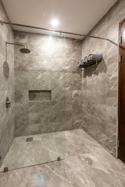 Koupelna v ubytování Hotel One