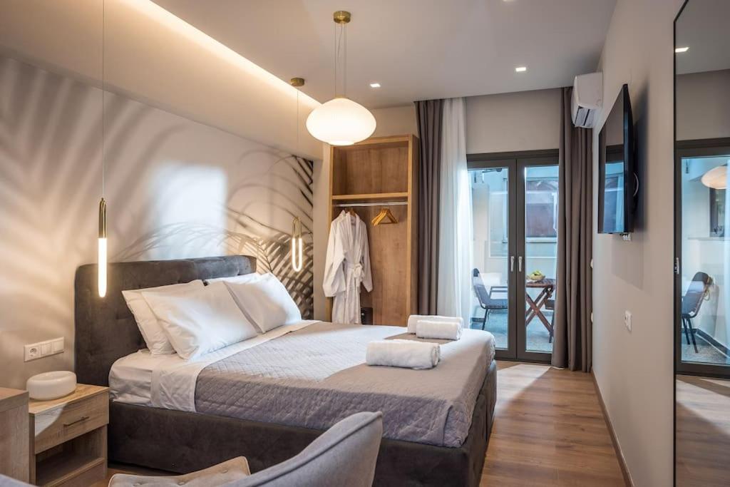 Amalia's Luxury Apartment 3 - 1