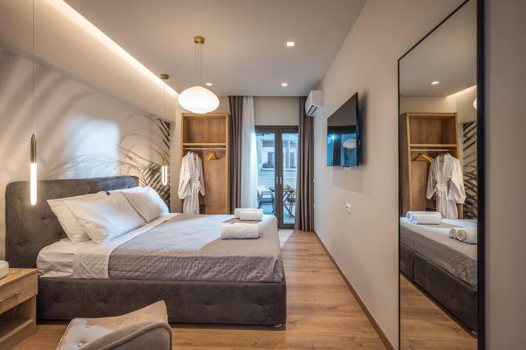 Amalia's Luxury Apartment 3 - 6