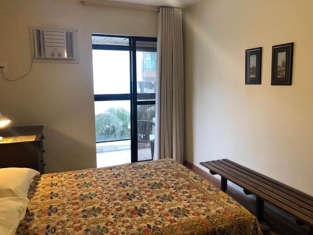 Cama ou camas em um quarto em Apto MAR AZUL CARIBE - PRAIA DO FORTE - 3 minutos a pé da praia
