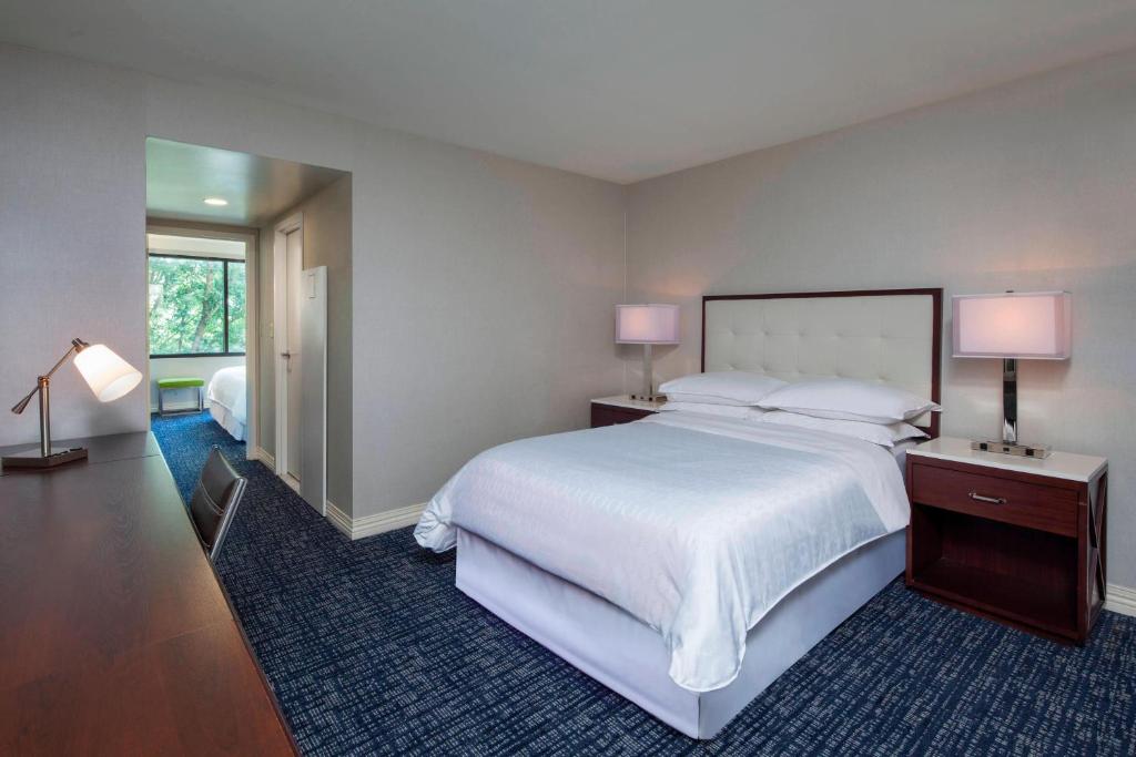 Sheraton Suites Philadelphia Airport - 