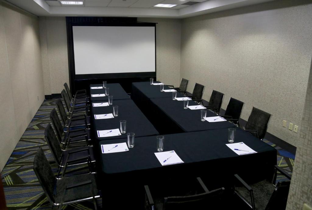 Konferenční prostory v ubytování Holiday Inn Express Brampton by IHG
