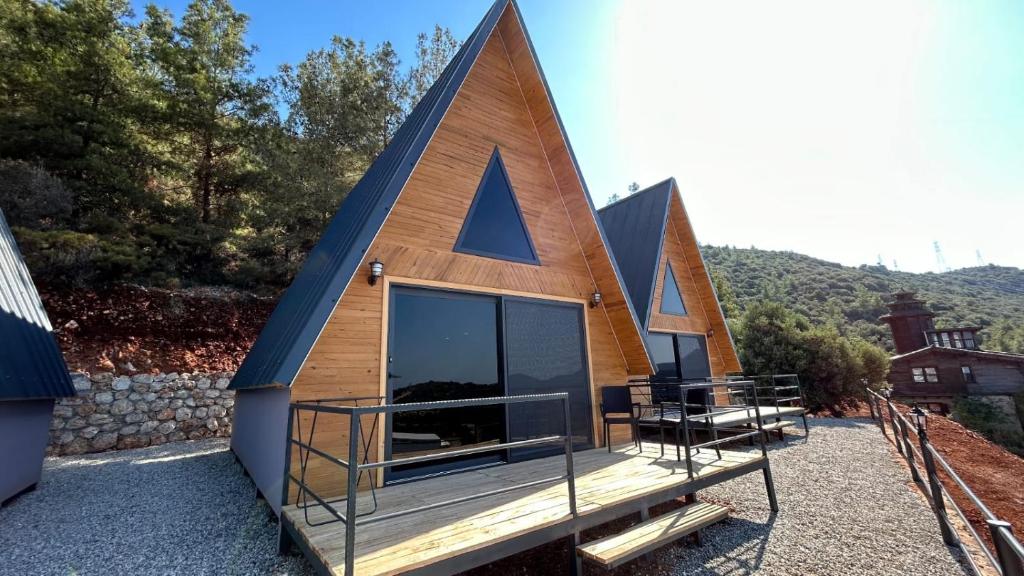 ein kleines Haus mit dreieckigem Dach darüber in der Unterkunft Ay-Ra Bungalow Suite in Kaş