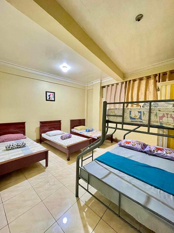 Postel nebo postele na pokoji v ubytování ASHBURN'S TRANSIENT BAGUIO - 3rd to 6th floor BASIC SLEEP and GO Accommodation, NO ELEVATOR, NO PARKING