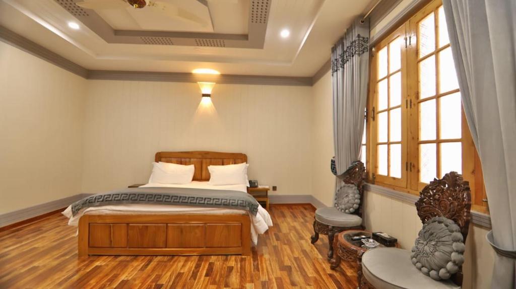 Postel nebo postele na pokoji v ubytování Dirleh Hotel