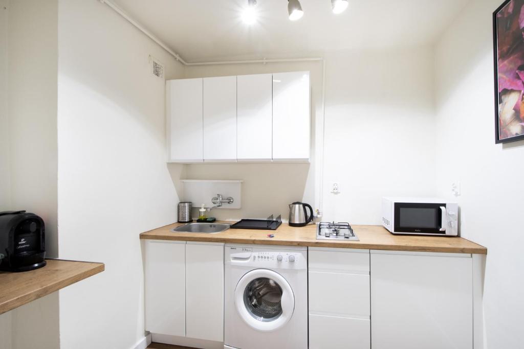 Kuchyňa alebo kuchynka v ubytovaní Labo Apartment Ogród Saski