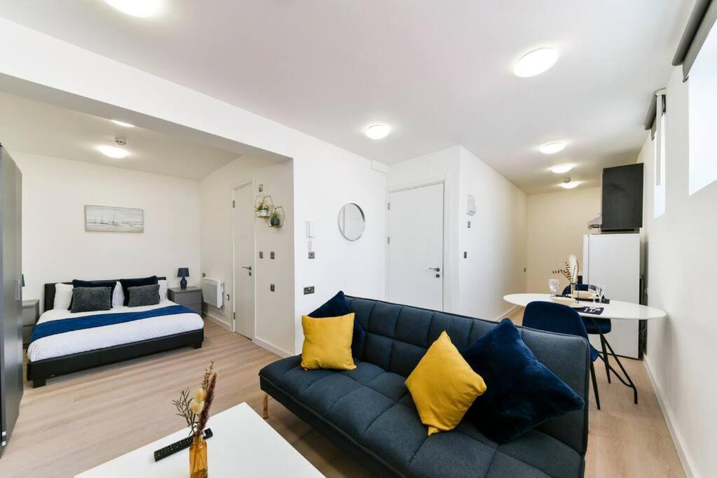 a living room with a couch and a bed at Beautiful and Spacious 1 Bed Apartment in London