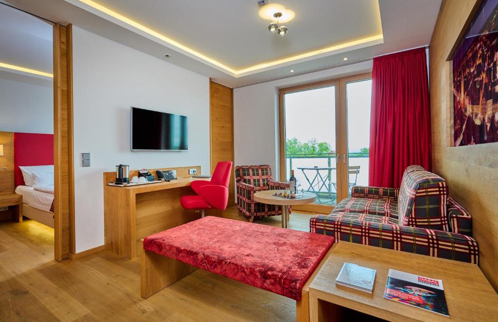 TV a/nebo společenská místnost v ubytování Asam Hotel