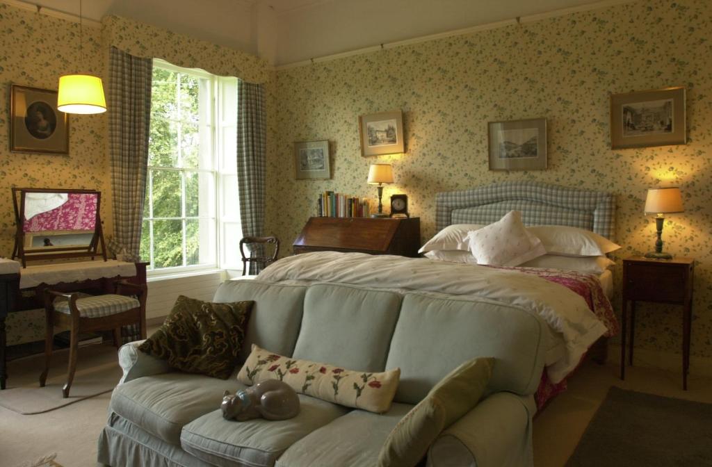 Tempat tidur dalam kamar di Ballyduff House