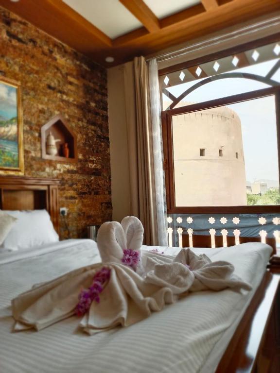 Postel nebo postele na pokoji v ubytování Durrat Nizwa Inn