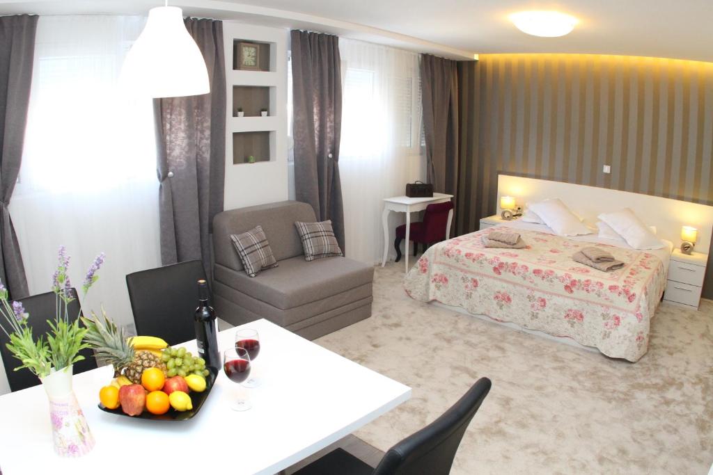 Postel nebo postele na pokoji v ubytování Studio Apartments Mirakul