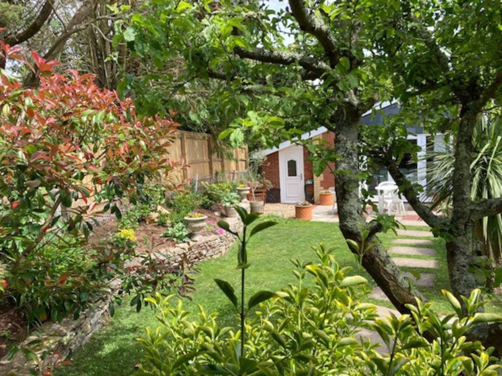 Zahrada ubytování Walnut Cottage