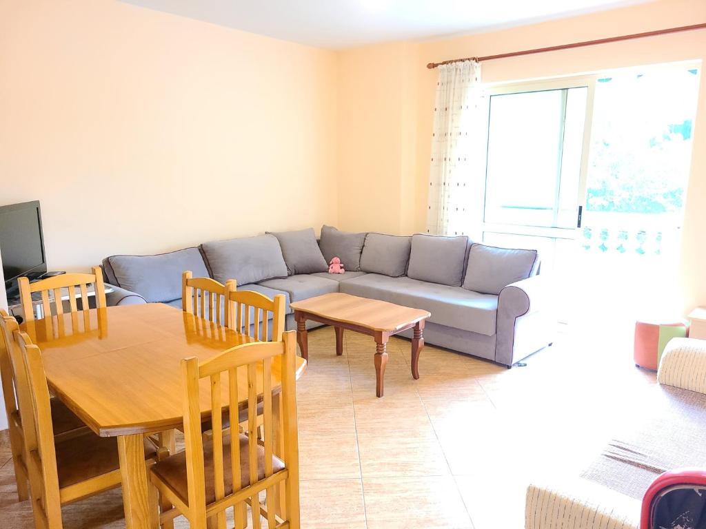 Seaside Calm - 1 Bedroom Flat Just 2 Minutes Walk from the Beach - Image 7