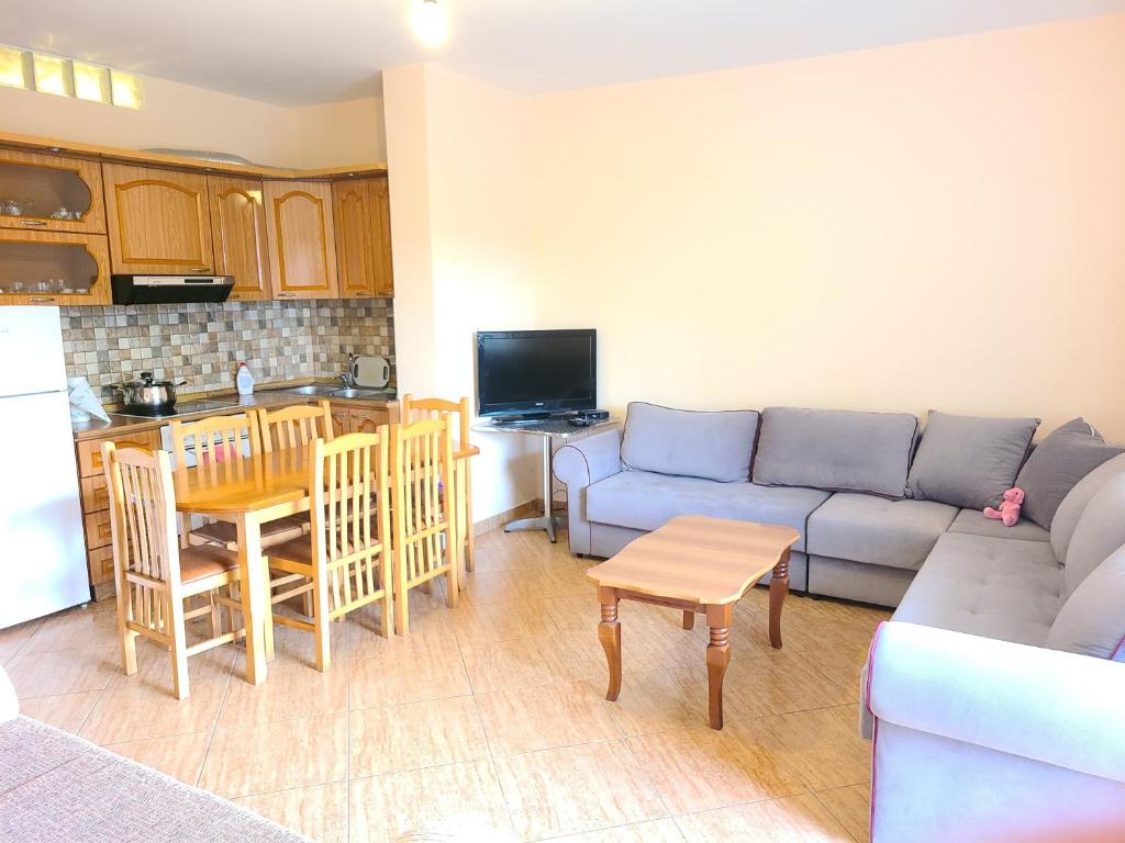Seaside Calm - 1 Bedroom Flat Just 2 Minutes Walk from the Beach - Image 4