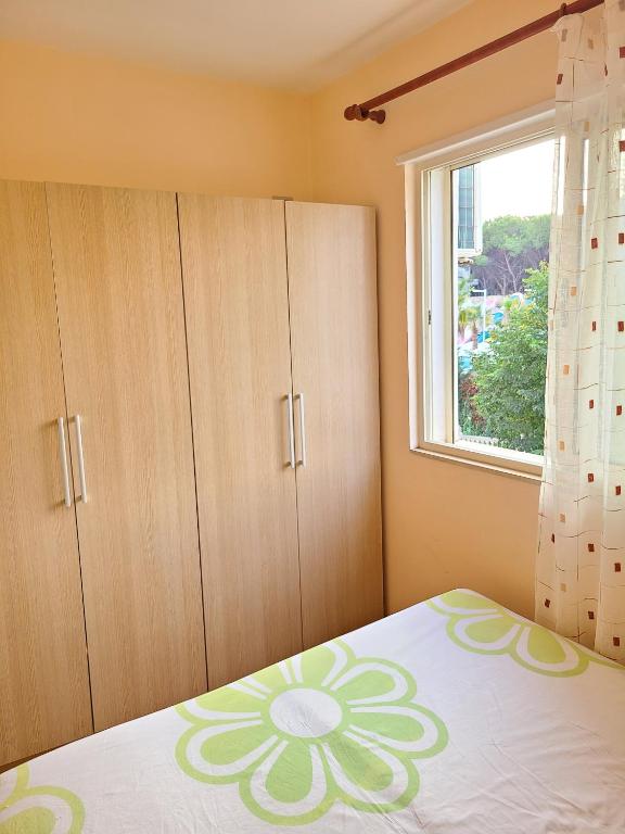 Seaside Calm - 1 Bedroom Flat Just 2 Minutes Walk from the Beach - Image 6
