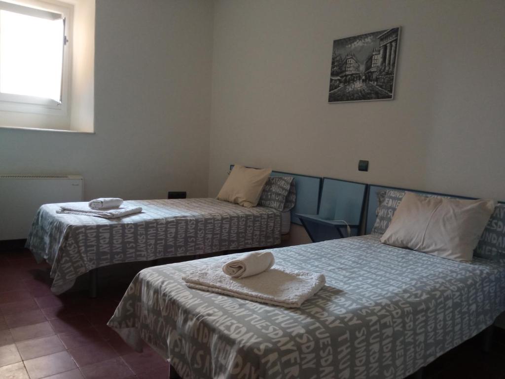 Кровать или кровати в номере Apartamento La Almena 1 junto a Plaza Mayor,2 habitaciones, parking gratuito