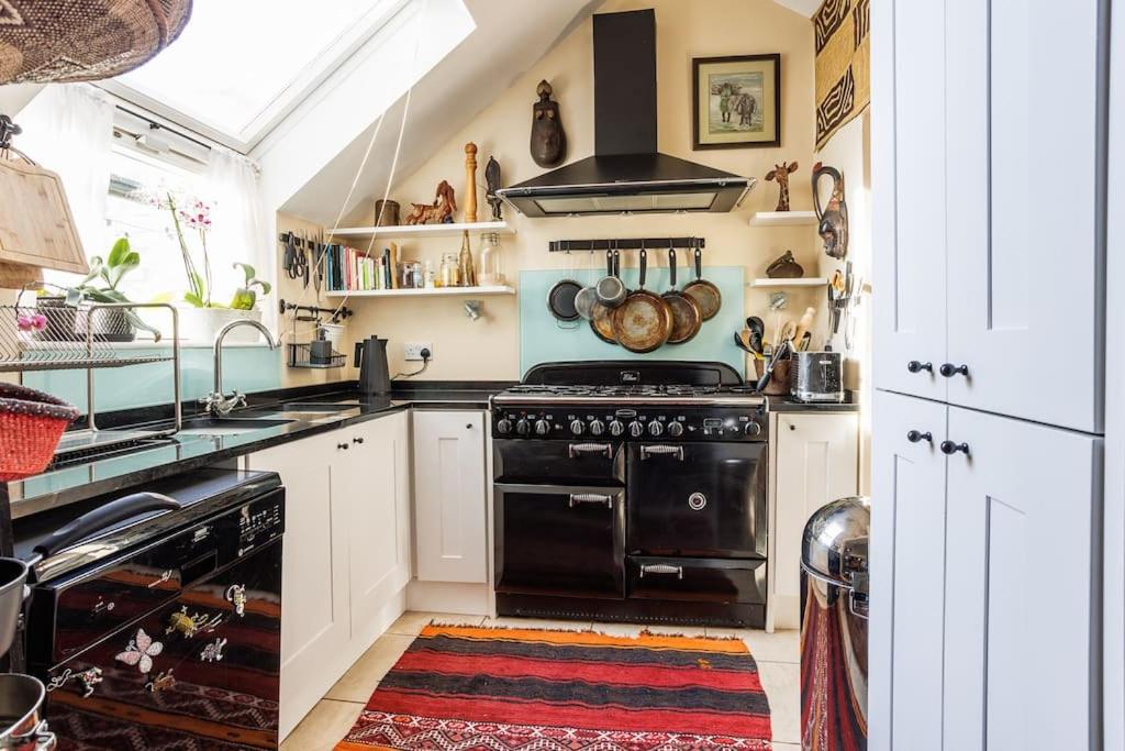 Kuchyň nebo kuchyňský kout v ubytování 200 Jesmond Dene Road