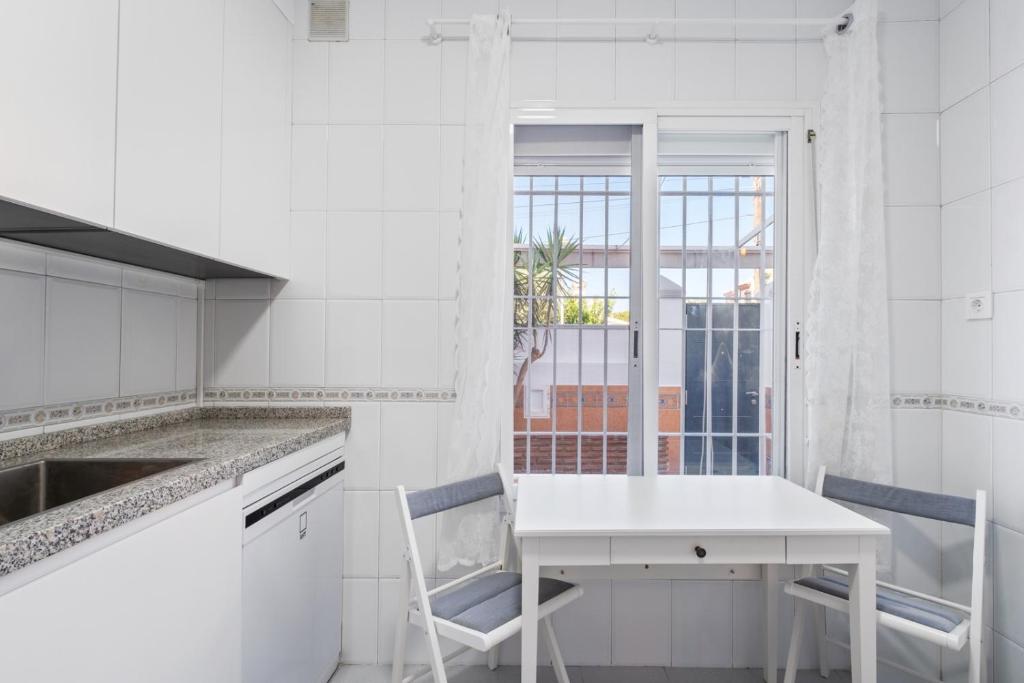 Kuchyň nebo kuchyňský kout v ubytování Villa Montelimar - Biznaga Rental Homes
