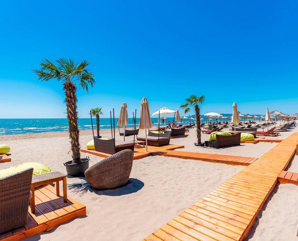 Apartment in front of the beach - Image 6