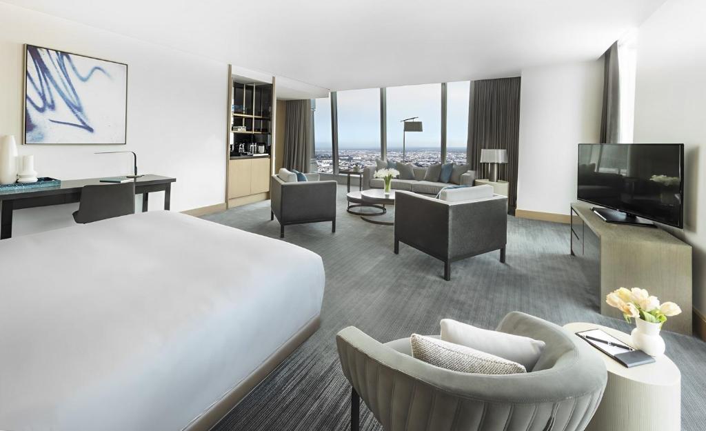 InterContinental - Los Angeles Downtown, an IHG Hotel - King Suite With City View
