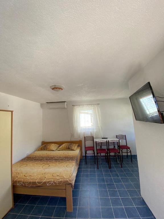 A bed or beds in a room at Apartmani Marijanović - Čanj
