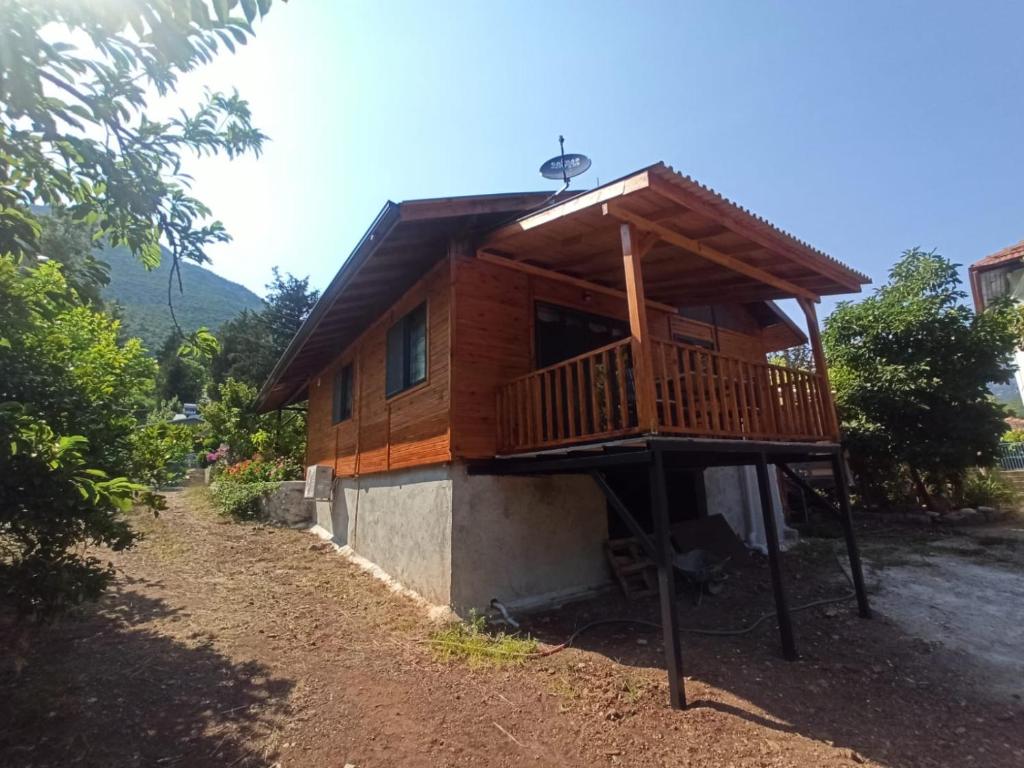 a house with a deck on the side of it at Ulupınar/Çıralıda bungalov ev in Kemer