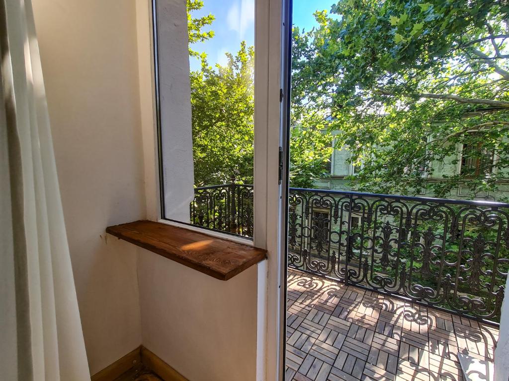 Балкон или терраса в Top Floor Apartment+Balcony in sololaki / Room 25