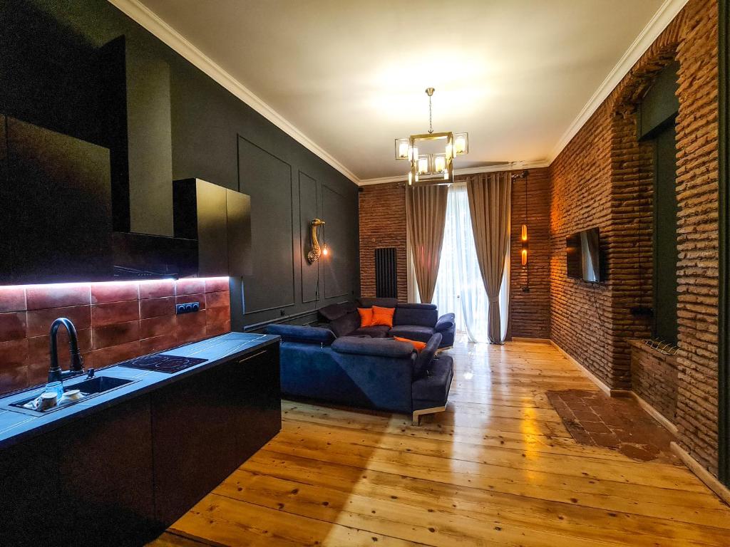 Гостиная зона в Top Floor Apartment+Balcony in sololaki / Room 25