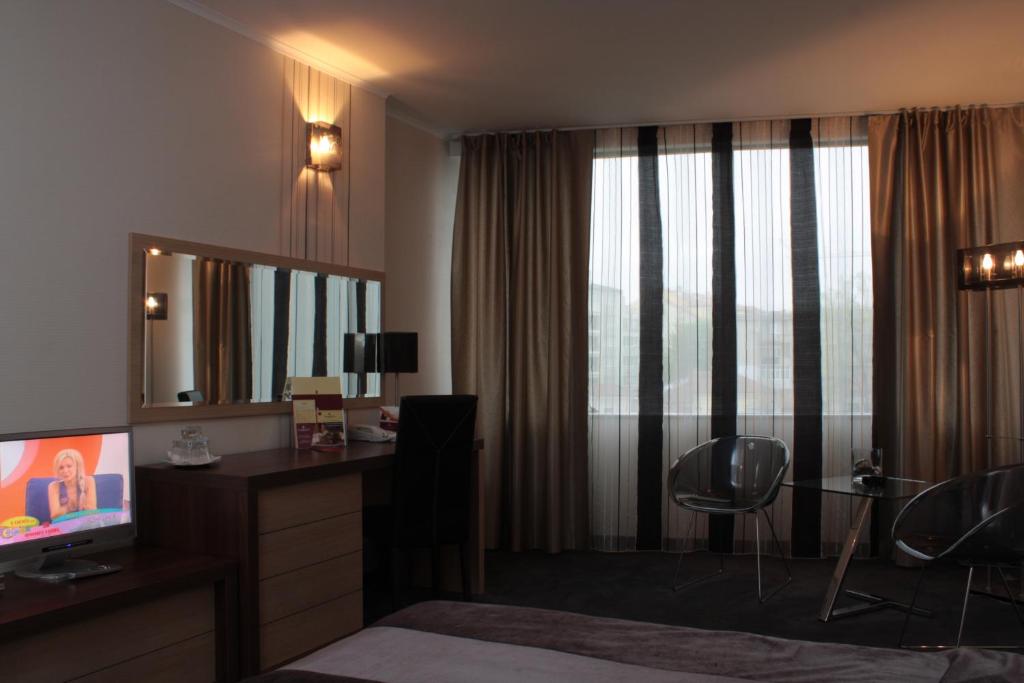 Cosmopolitan Hotel & Wellness - Twin Room - Free Pool & Gym