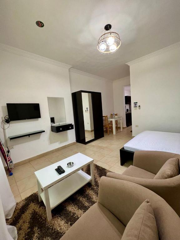 Lilly Apartments - 9