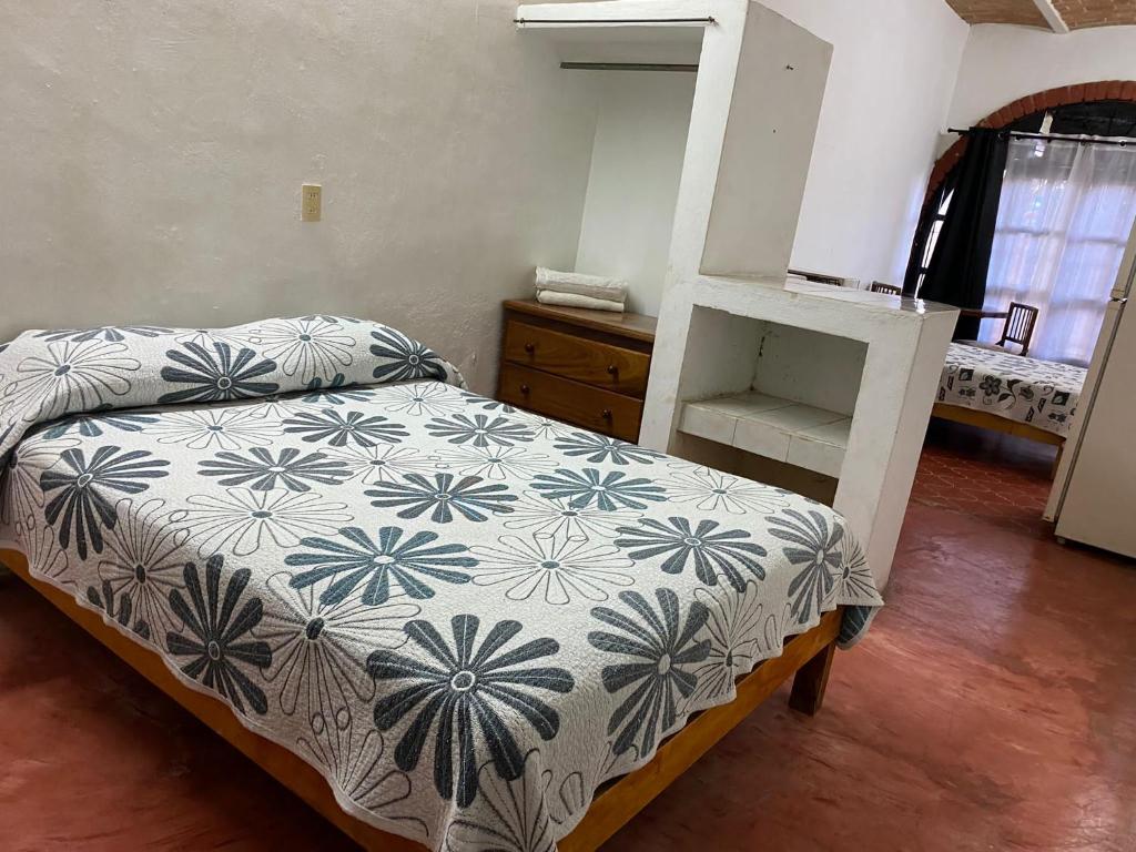 Cama o camas de una habitación en Delias Trailer Park
