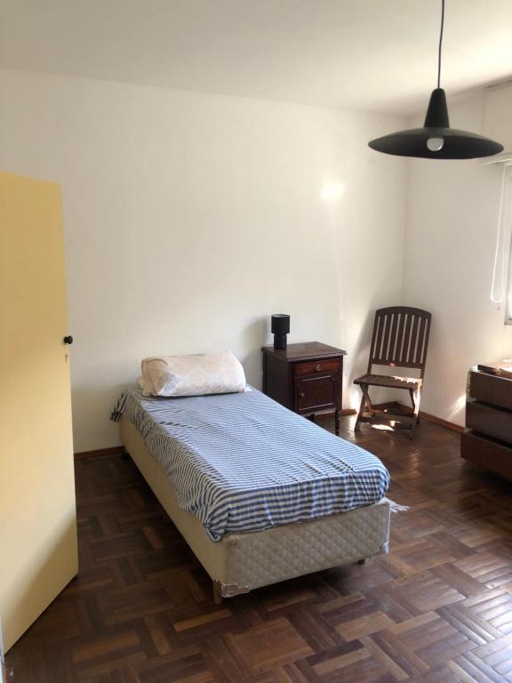 a bedroom with a bed and a desk and a chair at Ordeig 2223 in Montevideo
