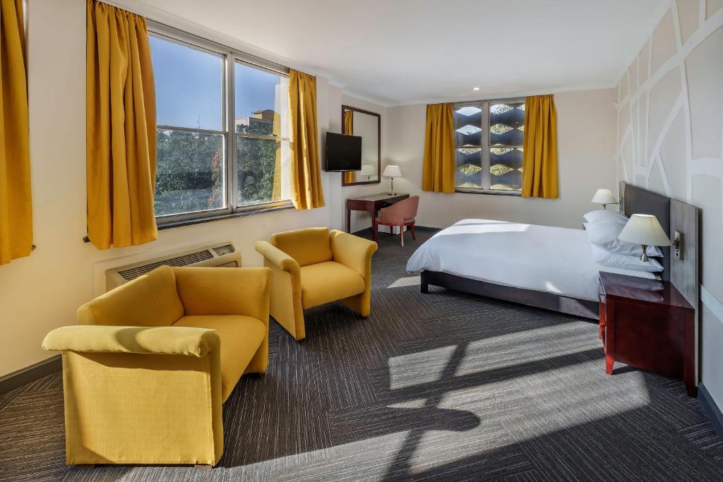 Protea Hotel by Marriott Lusaka Cairo Road - 1 Bedroom Suite, 1 King, City View