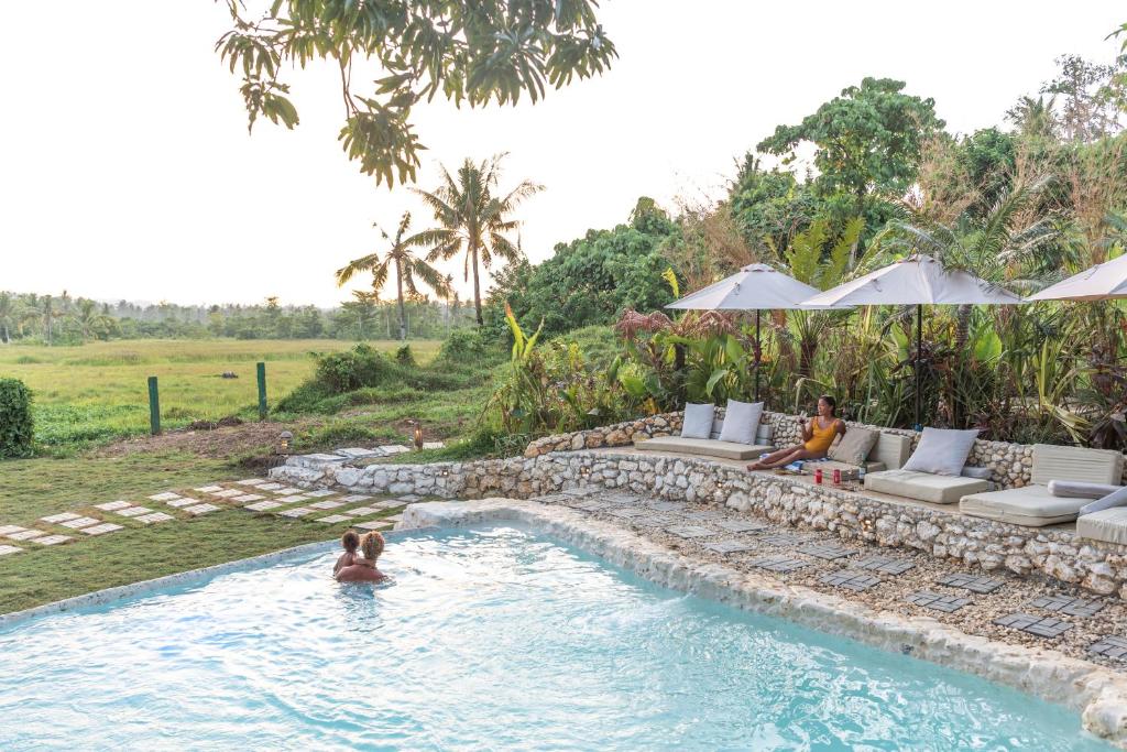 Bazén v ubytování The Hillside Resort Siargao nebo v jeho okolí
