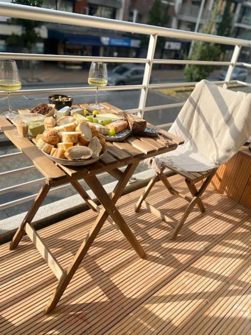 a table with bread and wine glasses on a boat at Klein geluk te Nieuwpoort. in Nieuwpoort
