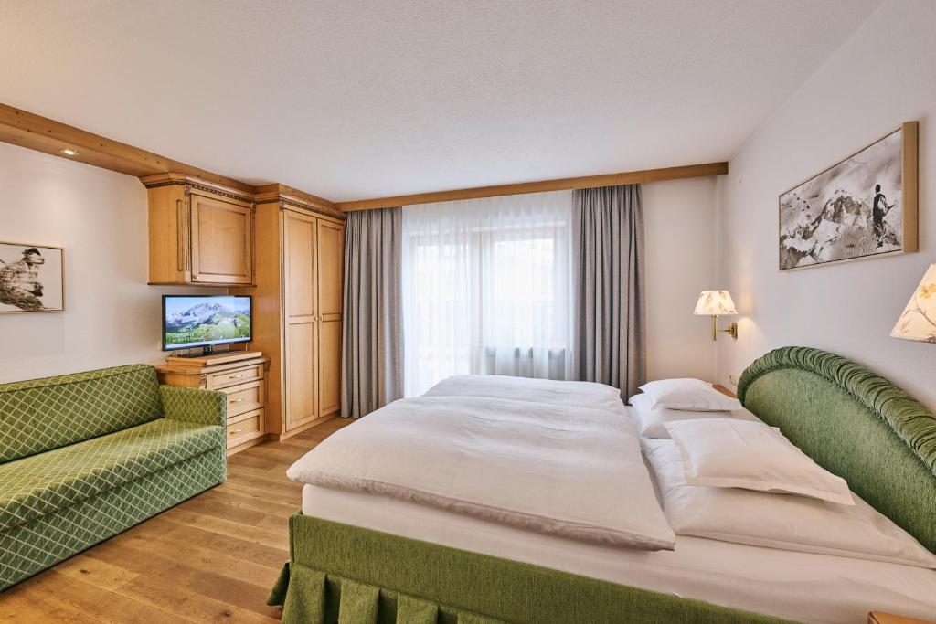 Posteľ alebo postele v izbe v ubytovaní Hotel Garni Sursilva