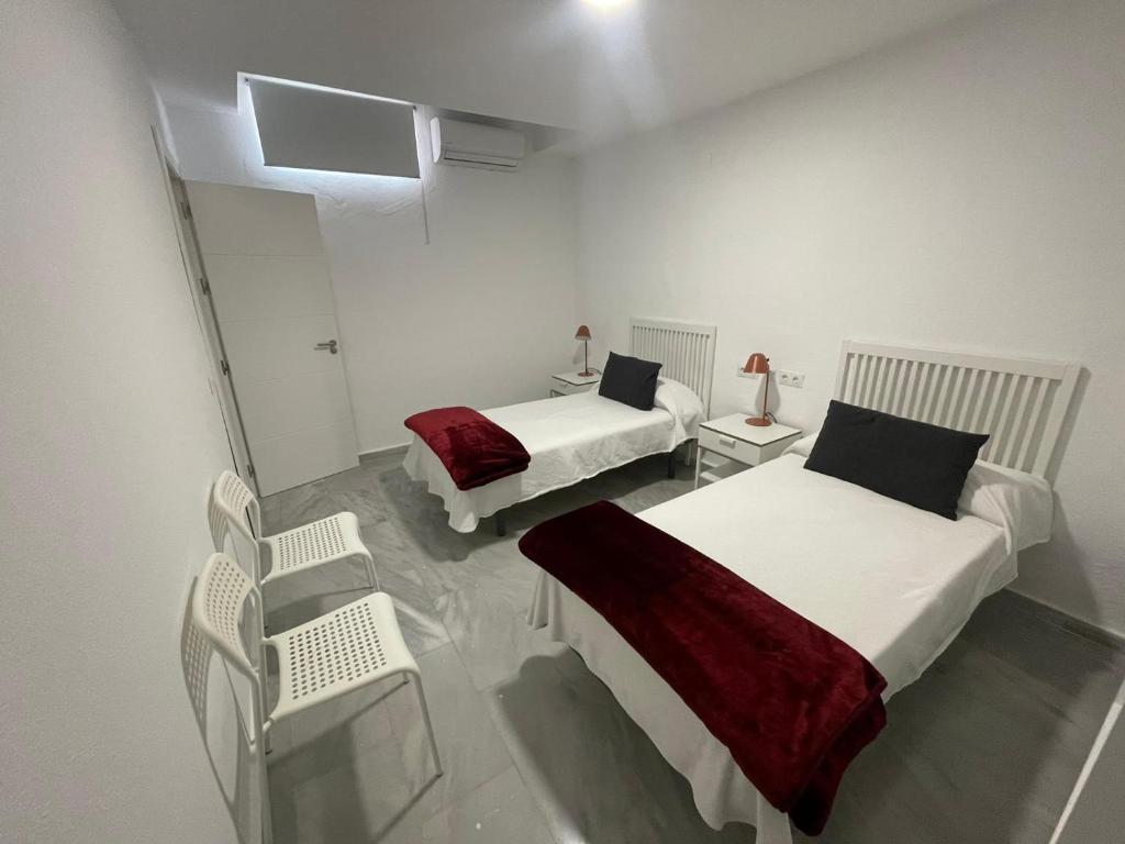 Posteľ alebo postele v izbe v ubytovaní Casa adosada Artola Marbella - Piscina privada