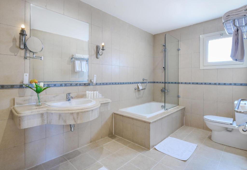 Koupelna v ubytování Tolip Aswan Hotel