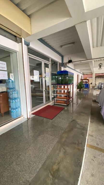 Foto sihtkohas Pathum Thani asuva majutusasutuse ธนทรัพย์อพาร์ทเม้นท์ Room01 galeriist