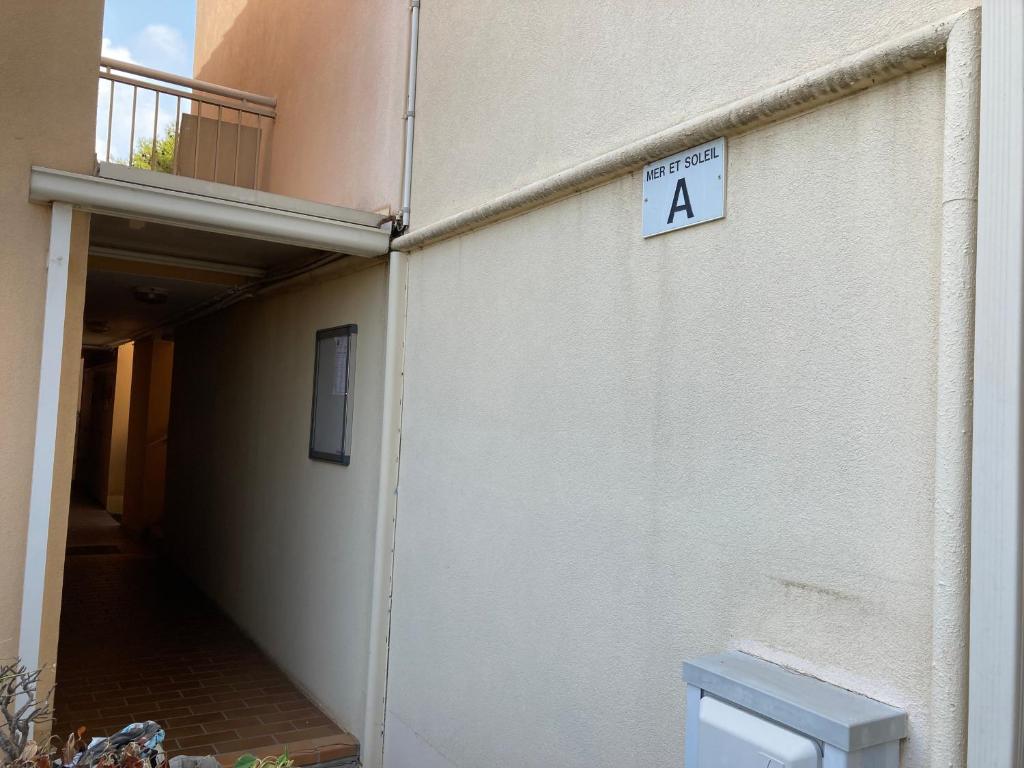 a sign on the side of a building at CAP D&#39;AGDE studio cabine 6 pers. + terrasse + parking privé + clim (calme) in Cap d&#39;Agde