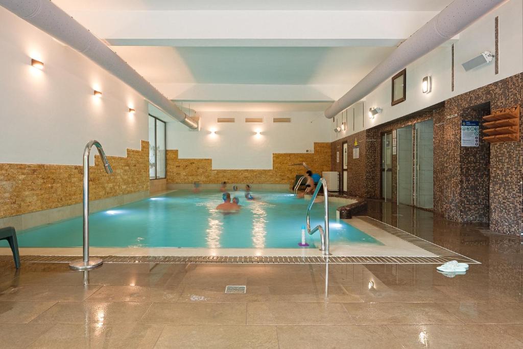 Bazén v ubytování Hotel Tisa nebo v jeho okolí