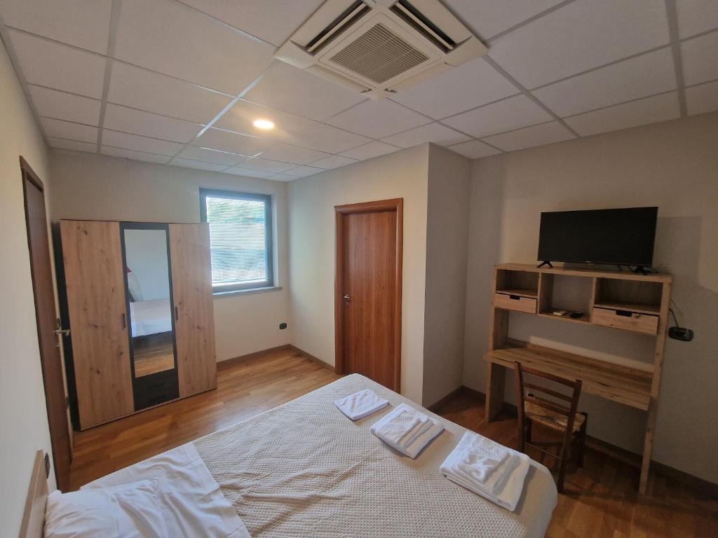 A bed or beds in a room at FRANK'S HOUSE