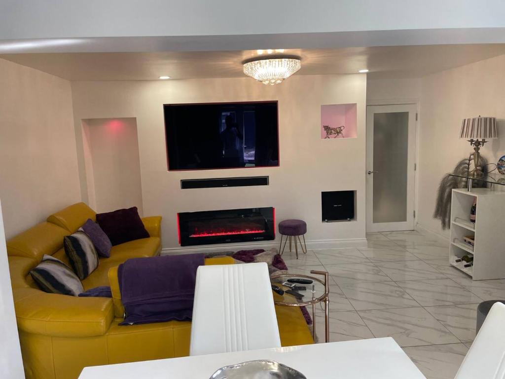 Luxurious 2 bed home in Basildon, Basildon (updated prices 2024)