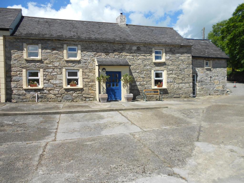 Gallery image of Ballagh Court in Ballynabola