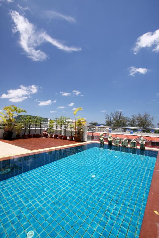 Bazén v ubytování Rayaburi Hotel, Patong nebo v jeho okolí