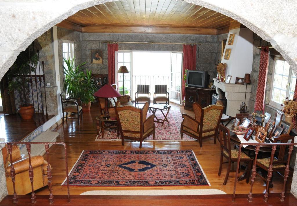 a living room with a table and chairs at Casa De Canilhas in Mesão Frio