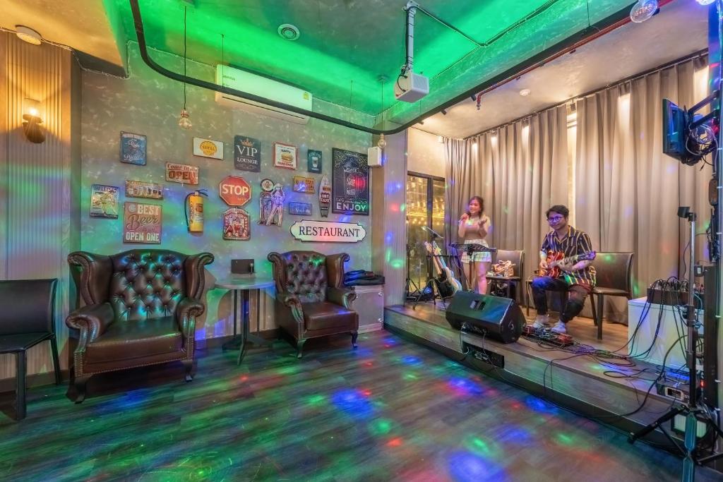 Qiu Hotel Sukhumvit - BTS On Nut Station - Resim 43