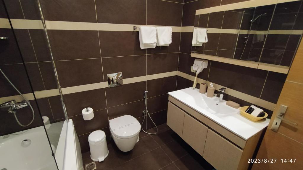 Koupelna v ubytování Apollon Hotel