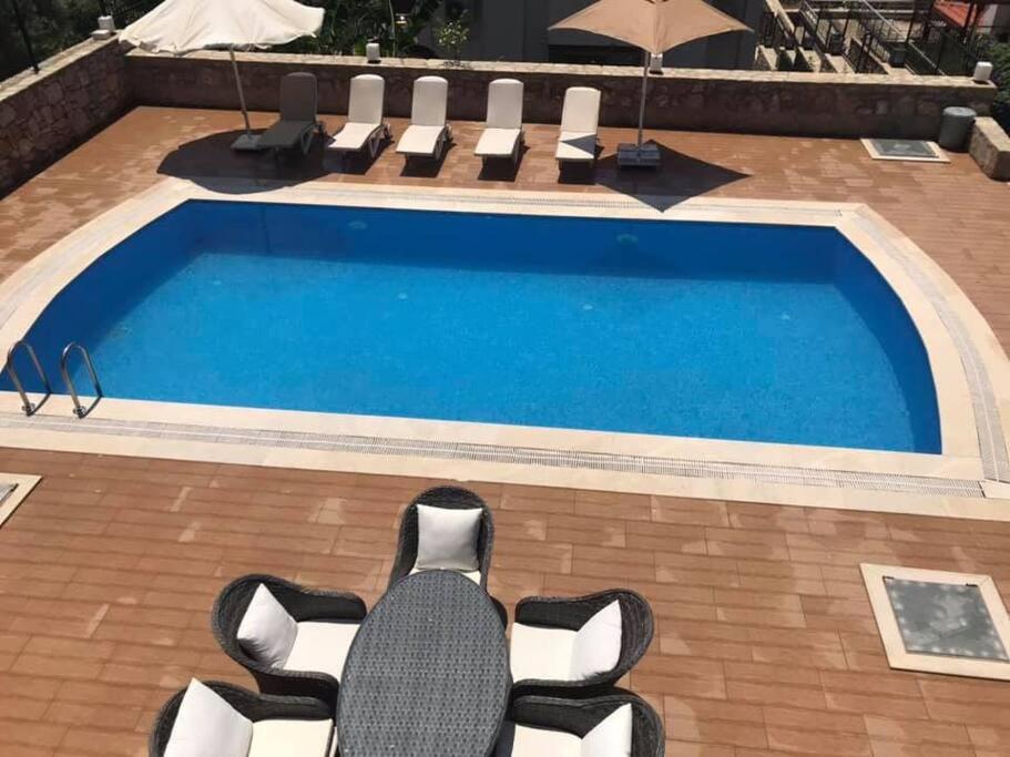 Bazén v ubytování Villa Yılmaz nebo v jeho okolí