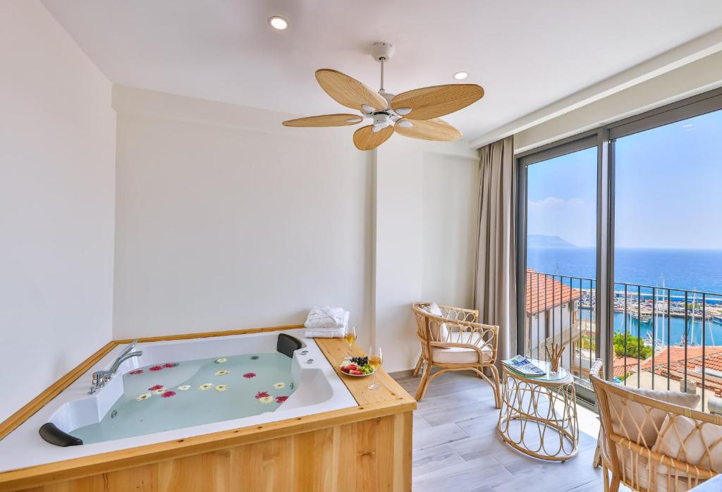 Nespecifikovaný výhled na moře nebo výhled na moře při pohledu z hotelu